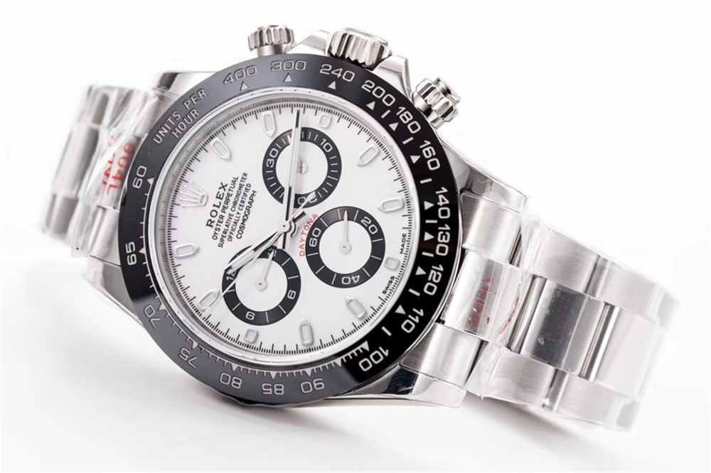 N廠復(fù)刻勞力士熊貓迪通拿腕表選擇黑盤還是白盤好