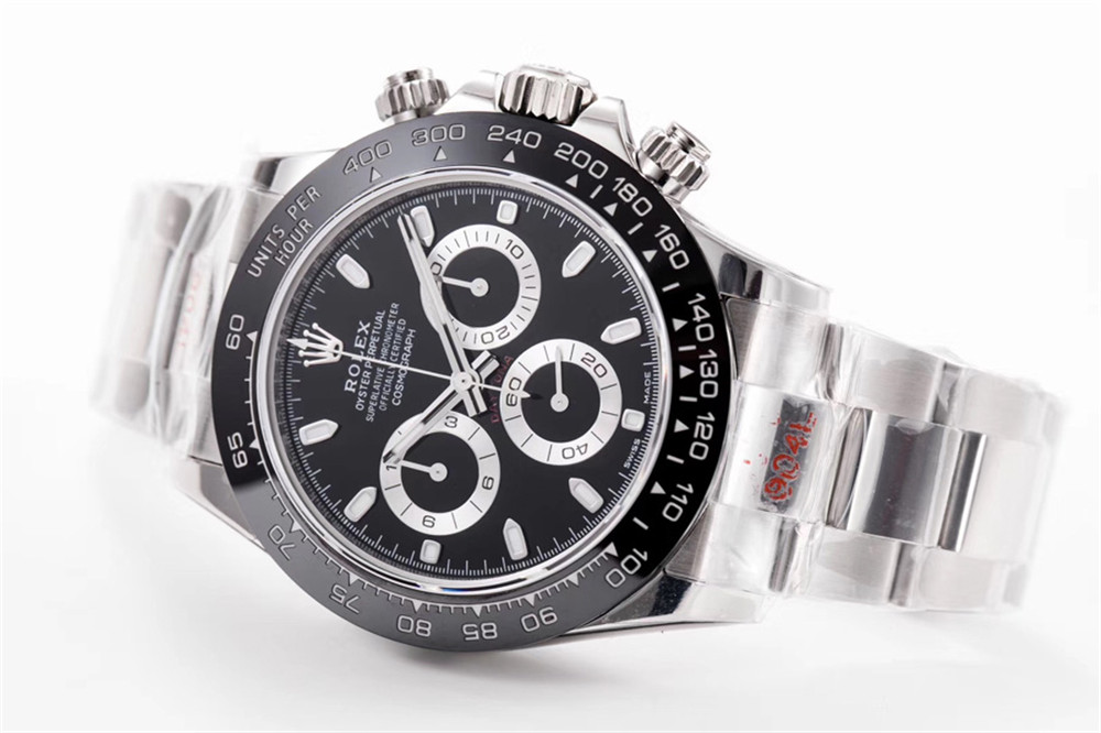 N廠復(fù)刻勞力士熊貓迪通拿腕表選擇黑盤還是白盤好