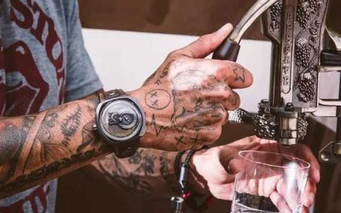 現(xiàn)在有很多廠商生產復刻腕表如何挑選最好的制造商