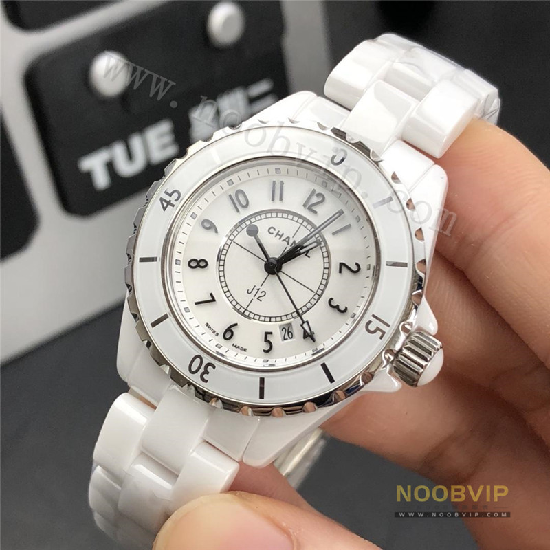 香奈兒推出全新J12鉆石陀飛輪腕表