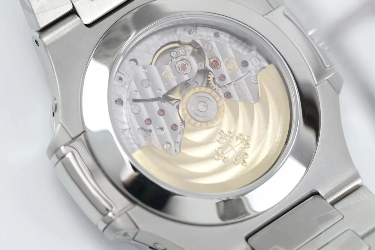 Green廠百達翡麗鸚鵡螺5726年歷對比正品如何