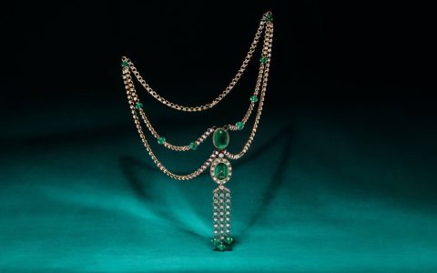 黃金與藝術的華美牽絆，讓Piaget高級珠寶手工墜飾時計成為璀璨焦點