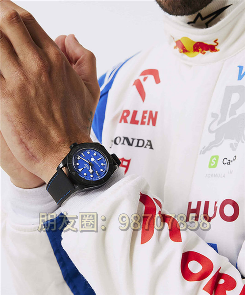 帝舵碧灣陶瓷“藍色”腕表專為 Visa Cash App RB F1 車隊打造
