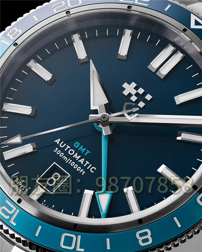 Christopher Ward C60 Trident Pro 300 GMT 手表