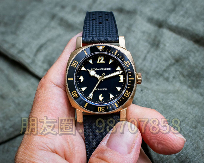 Nivada Grenchen Depthmaster 青銅“吃豆人”手表