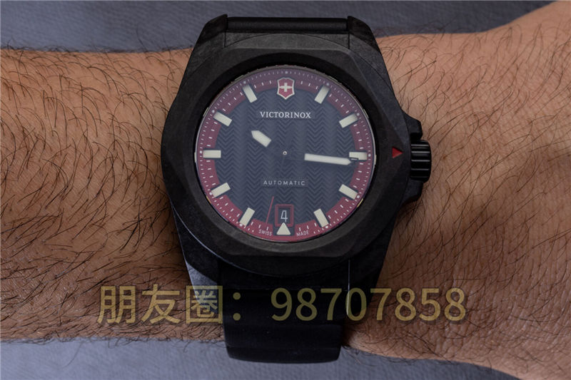 Victorinox INOX 自動 41 毫米碳纖維限量版腕表