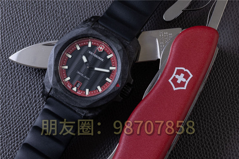 Victorinox INOX 自動 41 毫米碳纖維限量版腕表