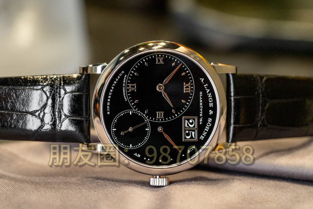 朗格推出兩款 Lange 1 腕表，慶祝重新推出 30 周年