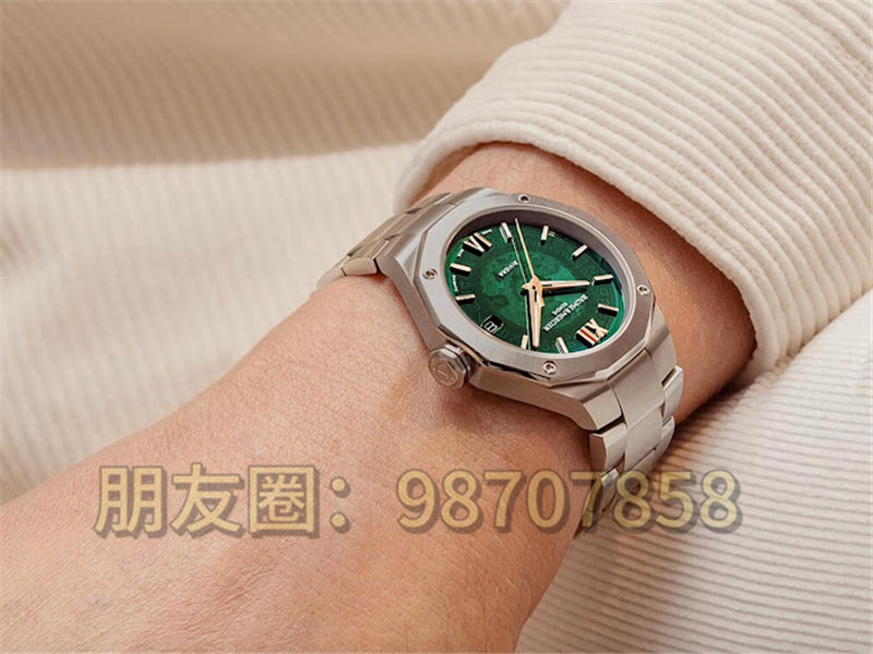 推出帶有煙熏綠色表盤的 Baume & Mercier Riviera M0A10770