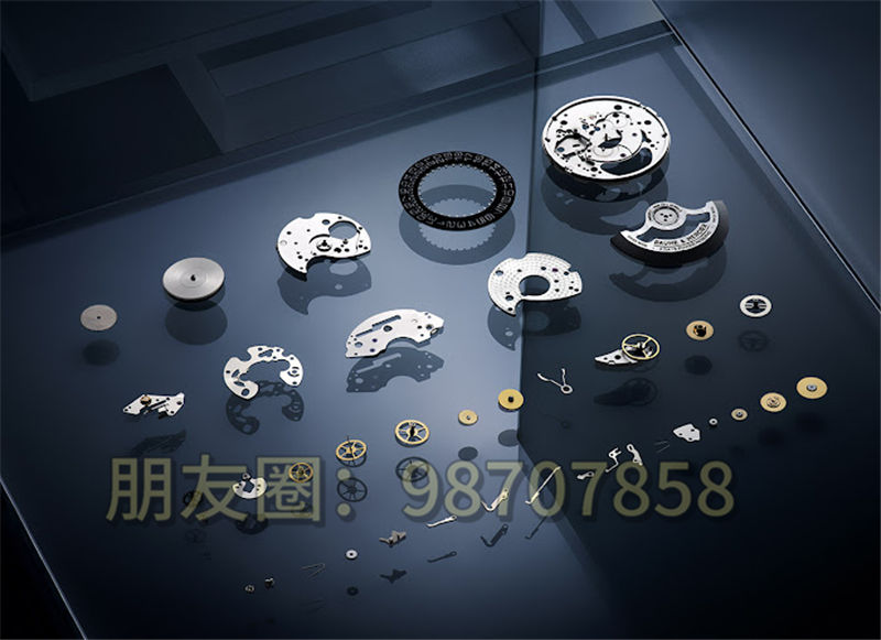 推出帶有煙熏綠色表盤的 Baume & Mercier Riviera M0A10770