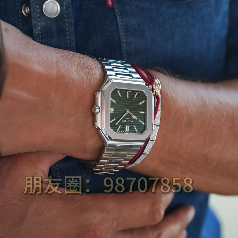 手腕上的百達(dá)翡麗 Cubitus 5821A 精鋼腕表